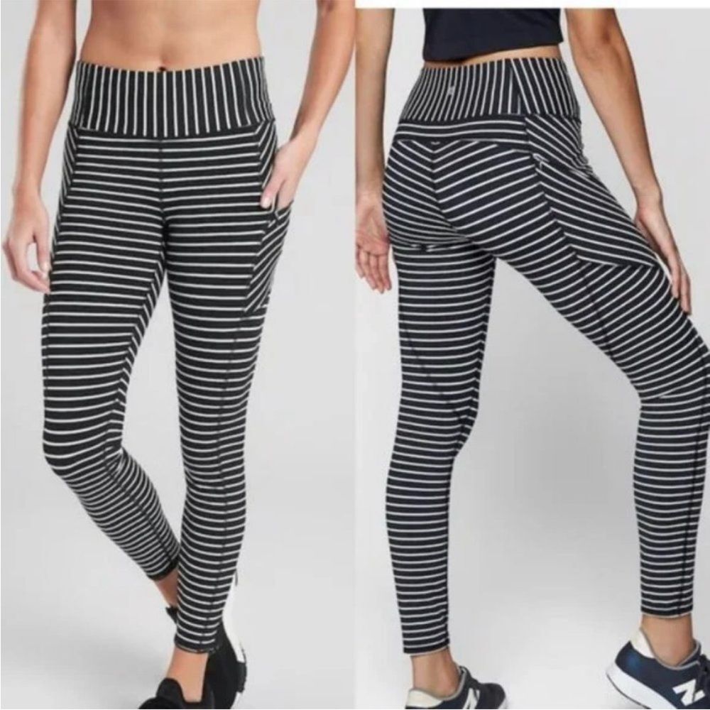NWOT Athleta Black and White Striped Contender 7/8 Tight Leggings, Size S